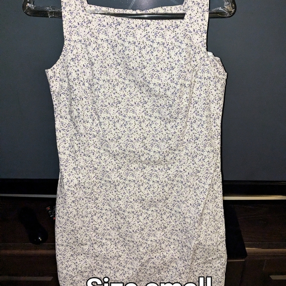 Dresses - Picture 12 of 13